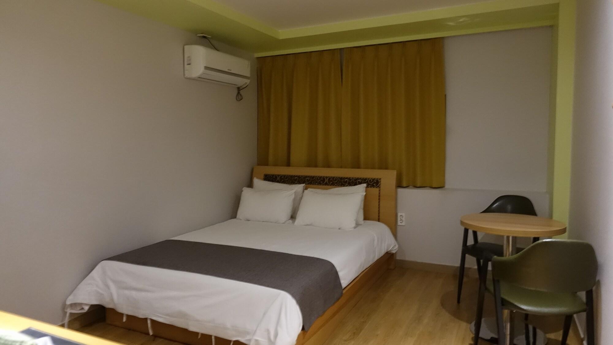 Gallery Hotel Bnb Jeju Exterior photo