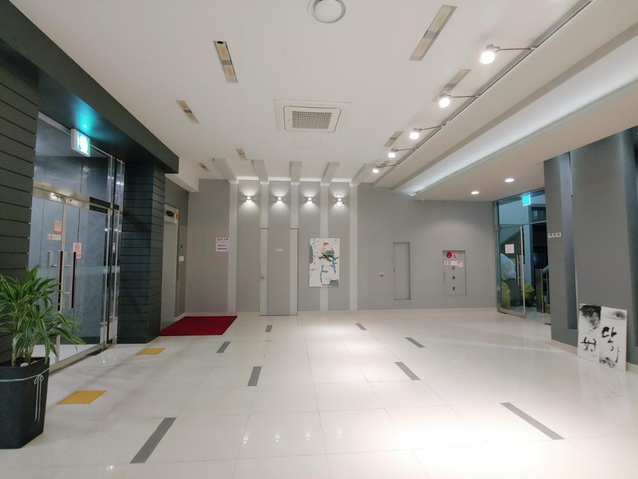 Gallery Hotel Bnb Jeju Exterior photo